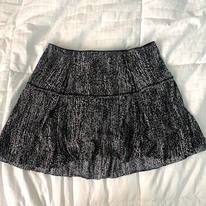 Women’s Lululemon black and white tennis skirt
